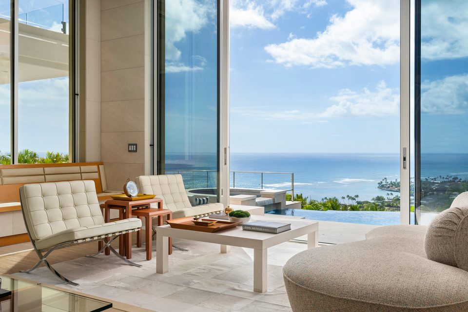 Luxury residence interior overlooking an infinity pool and the ocean in Hawaiʻi.