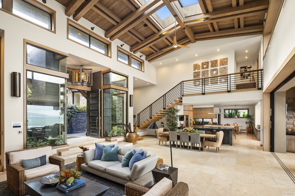 Open-plan Hawaiʻi residence with exposed timber structure and ocean views.